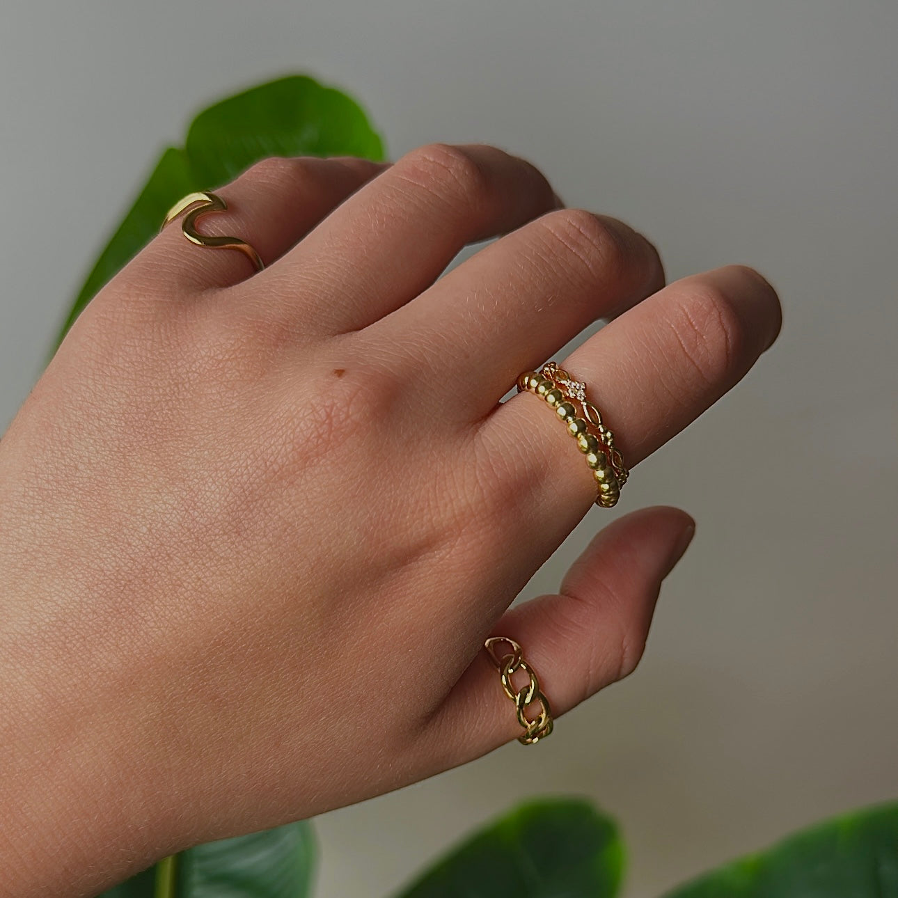 'Viola' Dainty Ring Gold/Silver