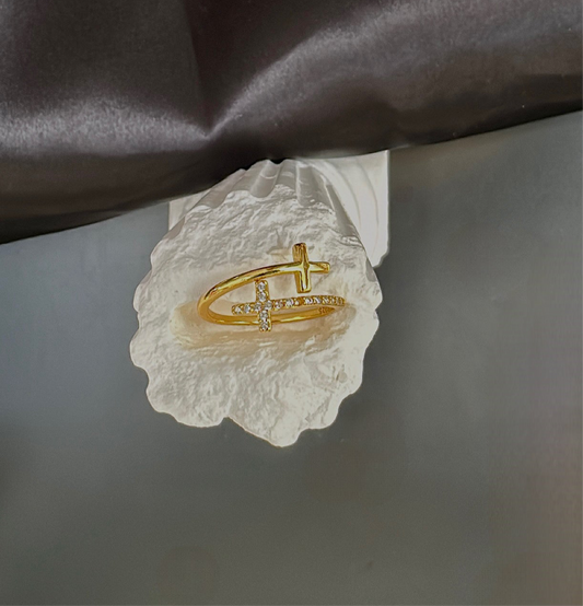 'Lois' Cross Ring Gold - Adjustable