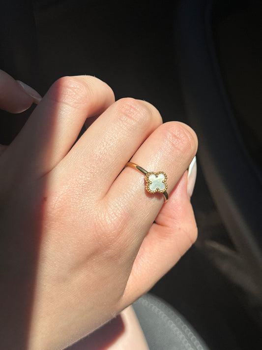 ‘Deppei’ Clover Adjustable Ring Gold (black/white)