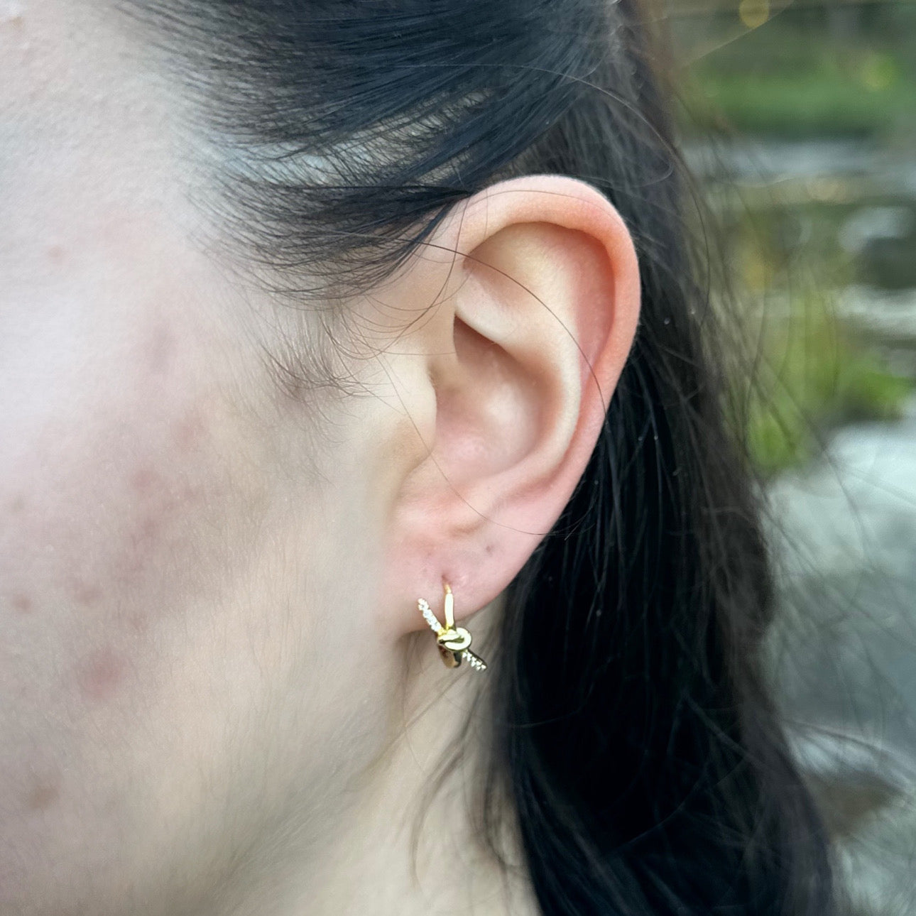 gold earrings bow design