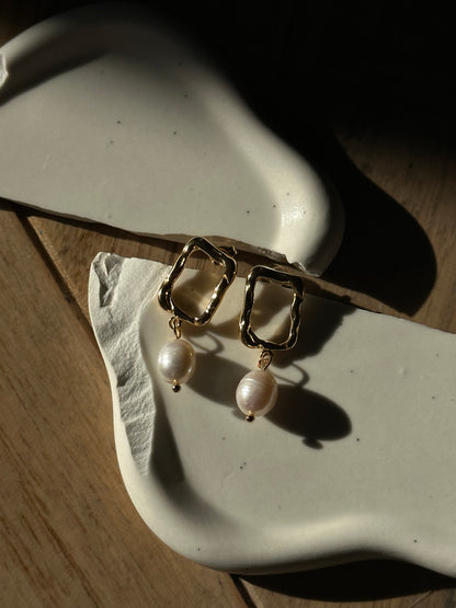 'Mia' Pearl Earrings Gold