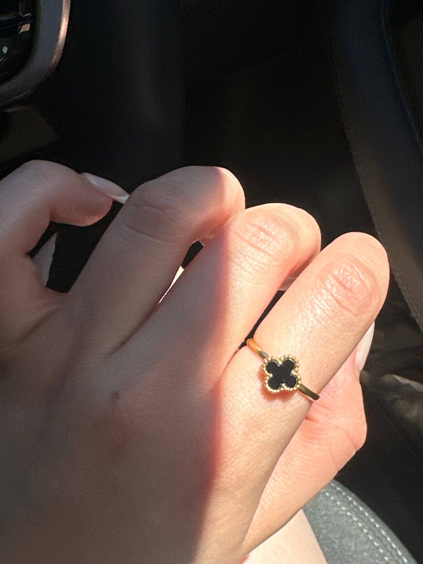 ‘Deppei’ Clover Adjustable Ring Gold (black/white)