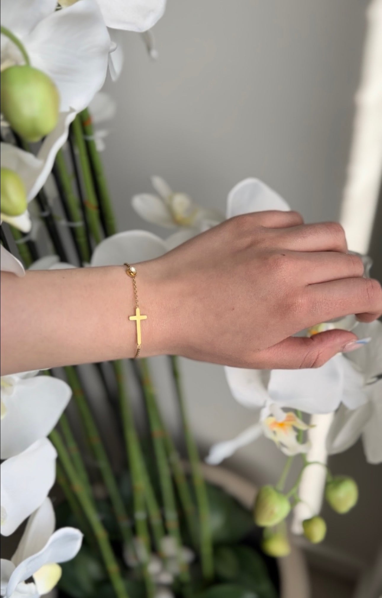 'Belle' Cross Bracelet Gold