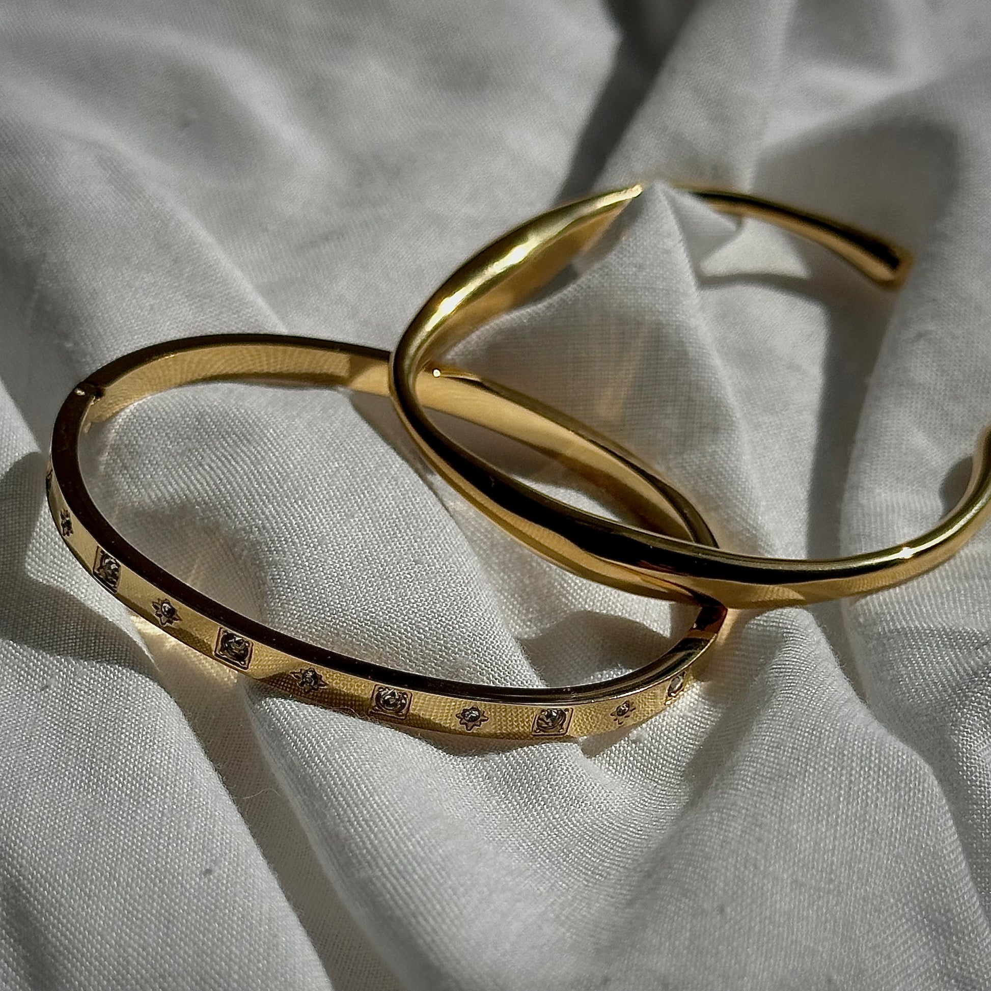 gold-bangles 